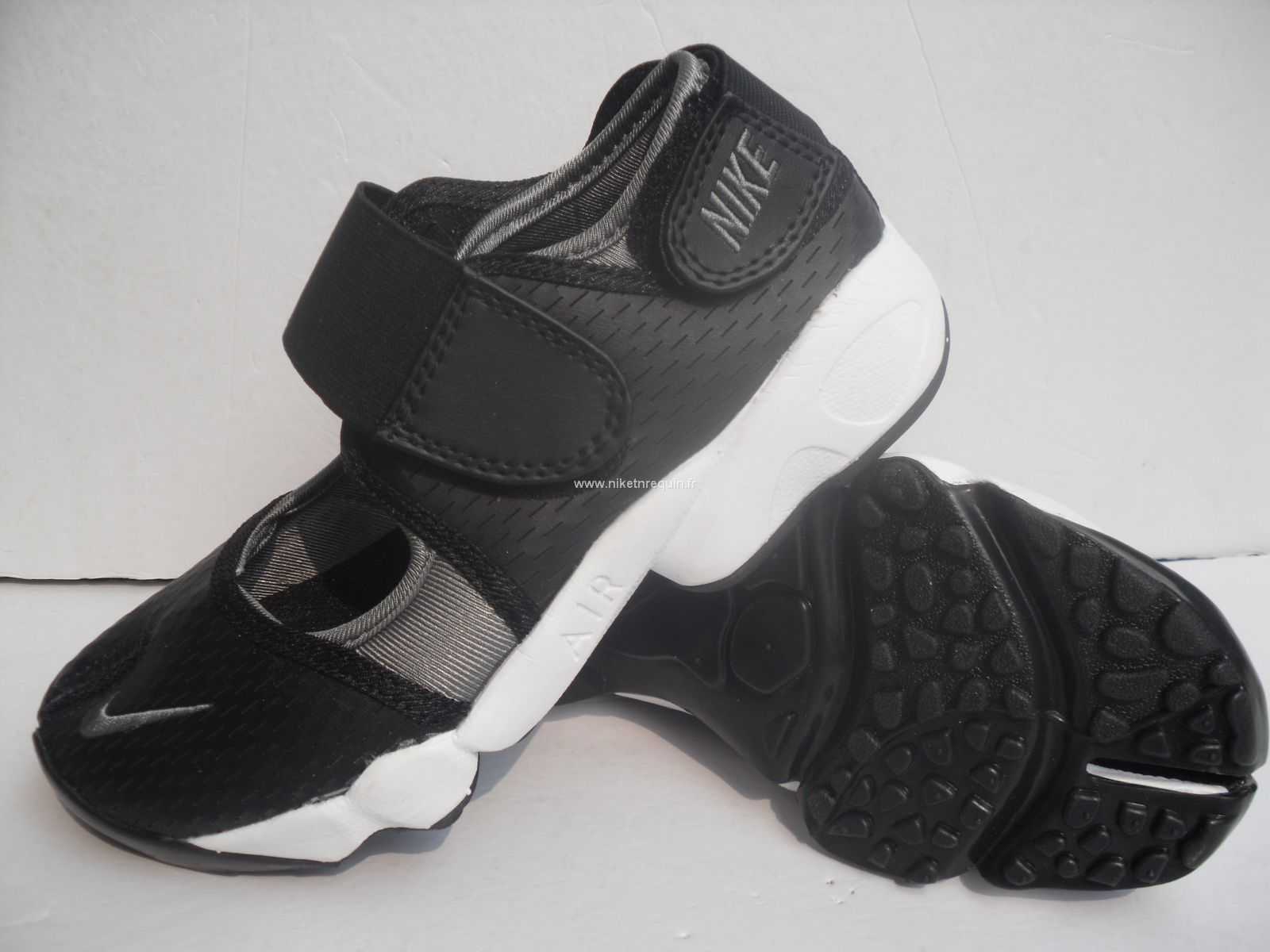 Droles Chaussures Nike Shox Rift Noire